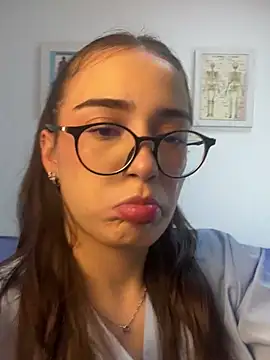 Snapshot of Sweet_Milaa1 chatting on 05.20.26 Sweet Milaa1 online show from 05.20.26