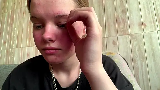 Snapshot of Malinwitch chatting on 06.19.26 Malinwitch online show from 06.19.26