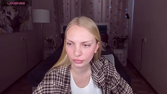 Snapshot of NancyGlamour chatting on 05.16.26 NancyGlamour online show from 05.16.26