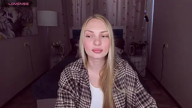 Snapshot of NancyGlamour chatting on 05.16.26 NancyGlamour online show from 05.16.26