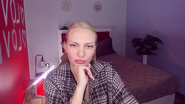 Snapshot of NancyGlamour chatting on 06.06.26 NancyGlamour online show from 06.06.26