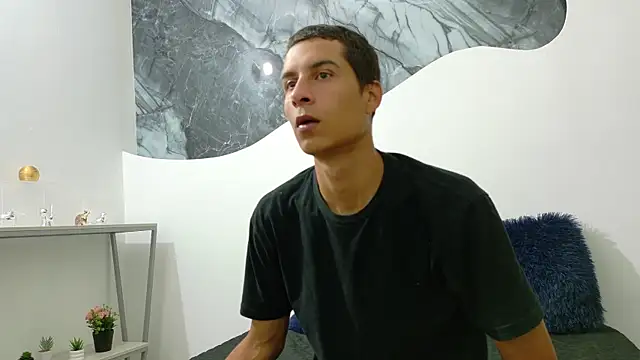 Snapshot of cameronsilverman chatting on 05.19.26 cameronsilverman online show from 05.19.26