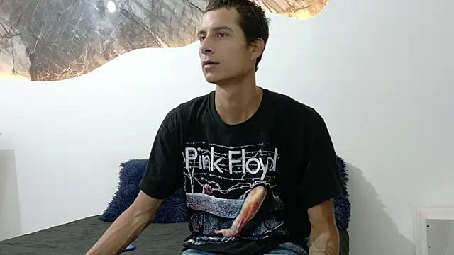 Snapshot of cameronsilverman chatting on 06.15.26 cameronsilverman online show from 06.15.26