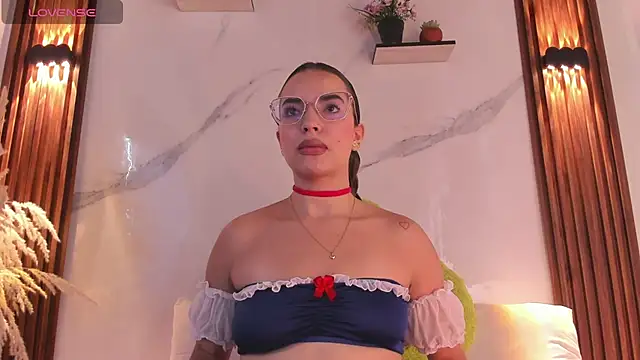 Snapshot of catalina_lafer chatting on 05.11.26 catalina lafer online show from 05.11.26