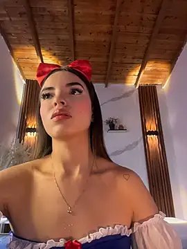 Snapshot of catalina_lafer chatting on 05.30.26 catalina lafer online show from 05.30.26
