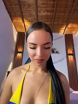 Snapshot of catalina_lafer chatting on 06.17.26 catalina lafer online show from 06.17.26