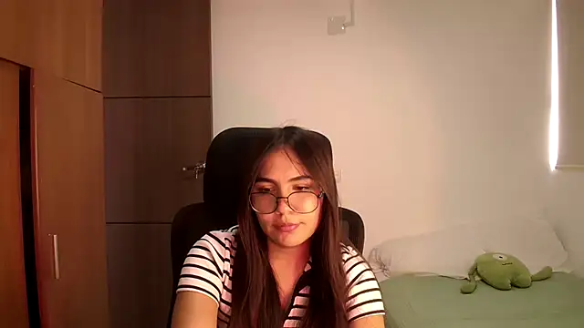 Snapshot of abbyyandmaxx chatting on 05.18.26 abbyyandmaxx online show from 05.18.26