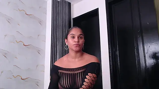 Snapshot of Liaa_cams chatting on 06.14.26 Liaa cams online show from 06.14.26
