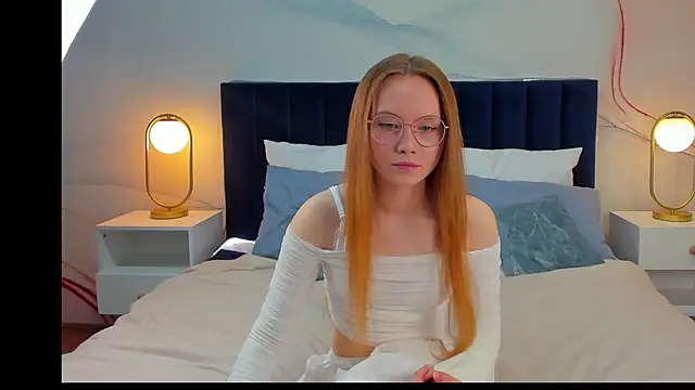 Snapshot of FloraLarsson chatting on 05.28.26 FloraLarsson online show from 05.28.26