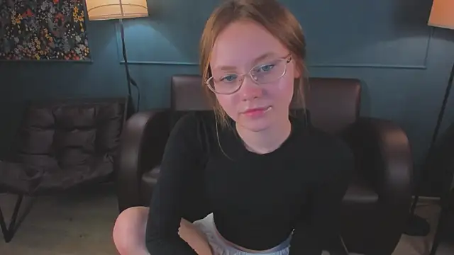 Snapshot of FloraLarsson chatting on 06.11.26 FloraLarsson online show from 06.11.26