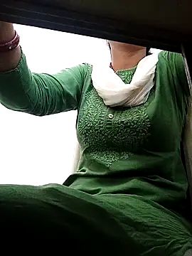 Snapshot of Simmi-00 chatting on 05.06.26 Simmi-00 online show from 05.06.26