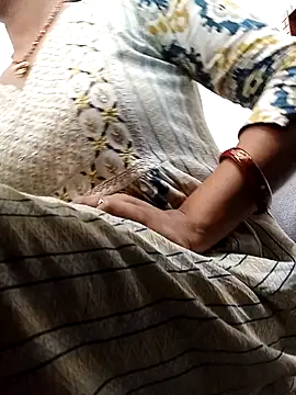 Snapshot of Simmi-00 chatting on 05.11.26 Simmi-00 online show from 05.11.26