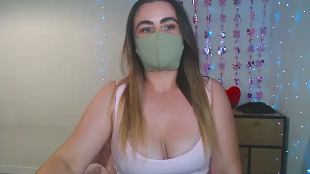 Snapshot of MillaVelvet chatting on 06.18.26 MillaVelvet online show from 06.18.26