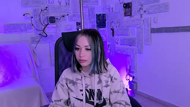 EdnaWilson online show from 04.30.26