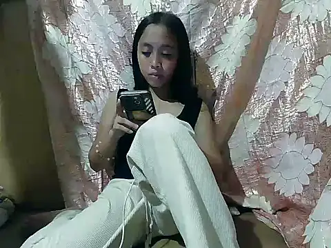 Snapshot of Yours_AsianPinayGirl18 chatting on 05.19.26 Yours AsianPinayGirl18 online show from 05.19.26