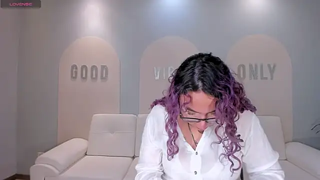 Snapshot of LoiseHarper chatting on 05.03.26 LoiseHarper online show from 05.03.26