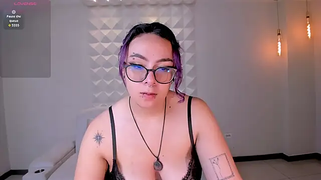 Snapshot of LoiseHarper chatting on 06.08.26 LoiseHarper online show from 06.08.26