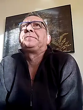 Snapshot of Soloyan chatting on 12.21.24 Soloyan online show from 12.21.24