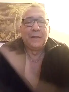 Snapshot of Soloyan chatting on 12.22.24 Soloyan online show from 12.22.24