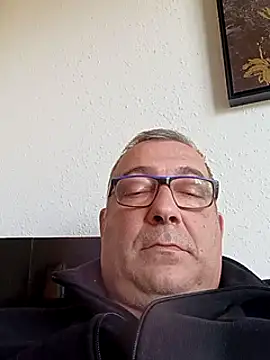 Snapshot of Soloyan chatting on 12.24.24 Soloyan online show from 12.24.24