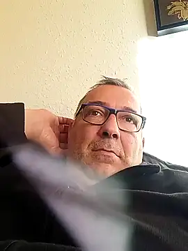 Snapshot of Soloyan chatting on 12.25.24 Soloyan online show from 12.25.24