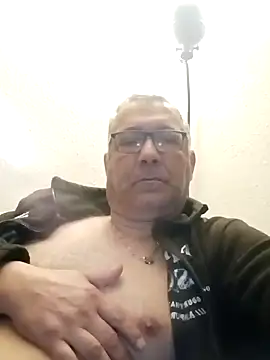 Snapshot of Soloyan chatting on 01.08.25 Soloyan online show from 01.08.25