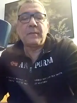 Snapshot of Soloyan chatting on 01.22.25 Soloyan online show from 01.22.25