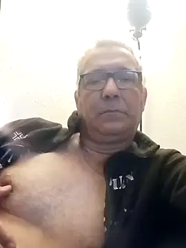 Snapshot of Soloyan chatting on 01.28.25 Soloyan online show from 01.28.25