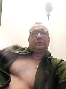 Snapshot of Soloyan chatting on 02.04.25 Soloyan online show from 02.04.25
