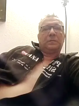 Snapshot of Soloyan chatting on 02.11.25 Soloyan online show from 02.11.25