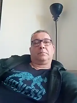 Snapshot of Soloyan chatting on 02.28.25 Soloyan online show from 02.28.25