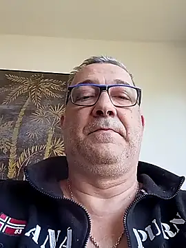 Snapshot of Soloyan chatting on 03.02.25 Soloyan online show from 03.02.25