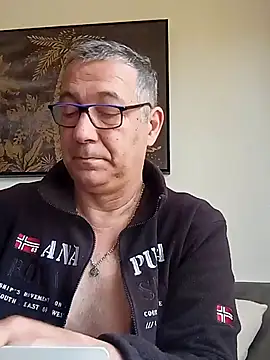 Snapshot of Soloyan chatting on 03.14.25 Soloyan online show from 03.14.25