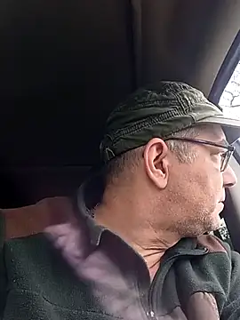 Snapshot of Soloyan chatting on 03.19.25 Soloyan online show from 03.19.25