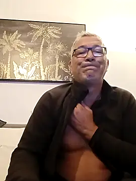 Snapshot of Soloyan chatting on 09.23.25 Soloyan online show from 09.23.25