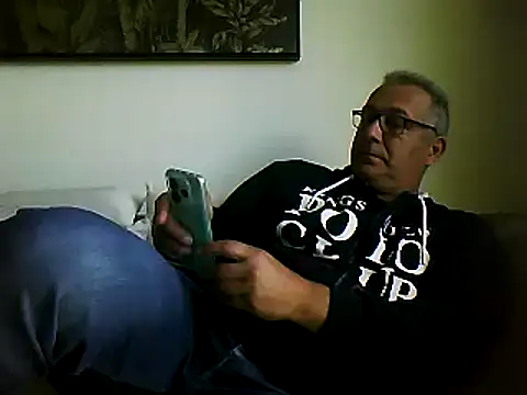 Snapshot of Soloyan chatting on 09.26.25 Soloyan online show from 09.26.25