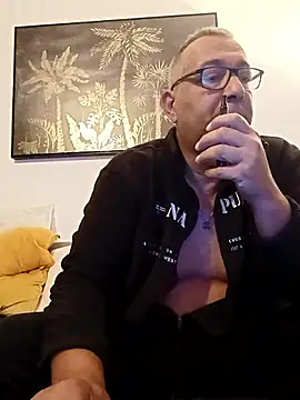 Snapshot of Soloyan chatting on 10.15.25 Soloyan online show from 10.15.25