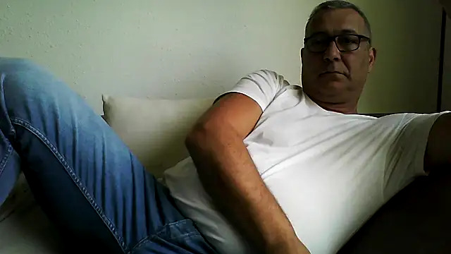 Snapshot of Soloyan chatting on 10.22.25 Soloyan online show from 10.22.25