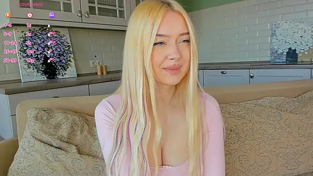 Snapshot of Chanelbayerr chatting on 06.26.26 Chanelbayerr online show from 06.26.26