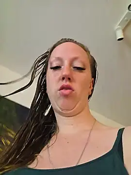Snapshot of SweetGermanAlina chatting on 06.29.26 SweetGermanAlina online show from 06.29.26