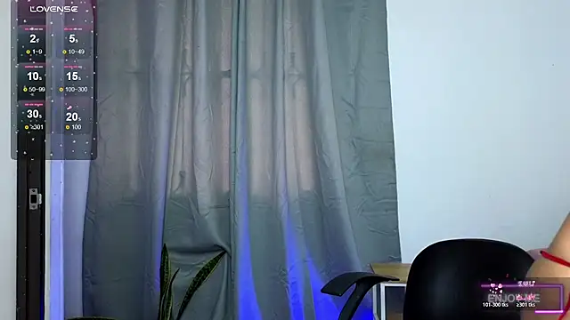 Snapshot of megangil_ chatting on 05.30.26 megangil online show from 05.30.26