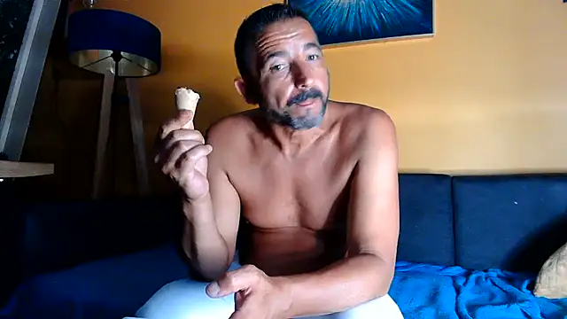 Snapshot of daddy3945 chatting on 07.07.26 daddy3945 online show from 07.07.26