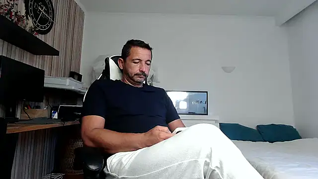 Snapshot of daddy3945 chatting on 07.28.26 daddy3945 online show from 07.28.26