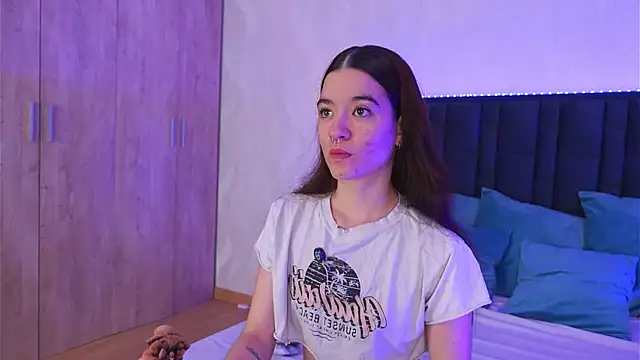 LucyFlame online show from 06.08.26