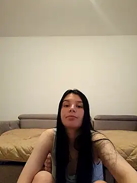 Snapshot of EMILLYREED11 chatting on 05.06.26 EMILLYREED11 online show from 05.06.26