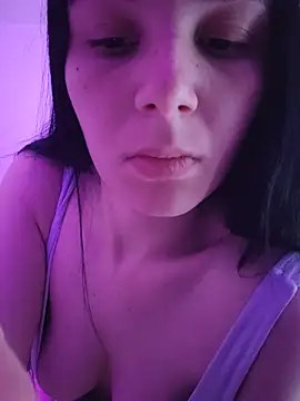 Snapshot of EMILLYREED11 chatting on 05.16.26 EMILLYREED11 online show from 05.16.26