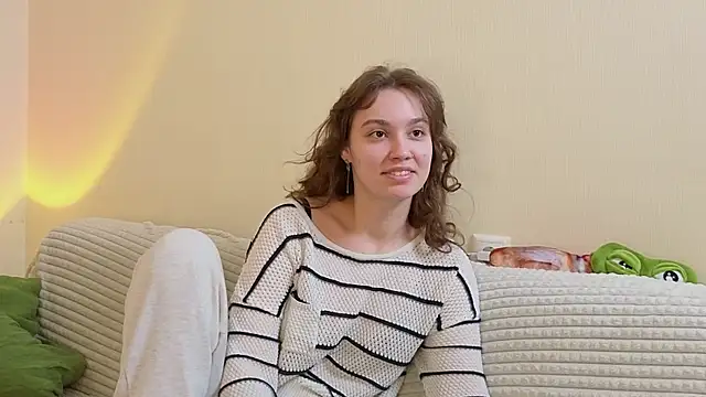 Snapshot of JolieDerringer chatting on 05.19.26 JolieDerringer online show from 05.19.26