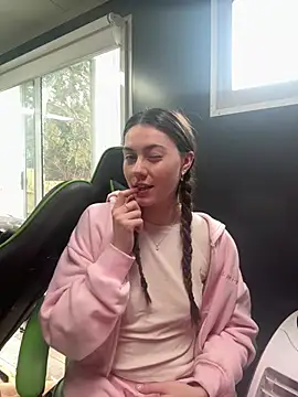 Snapshot of daisycollins chatting on 05.17.26 daisycollins online show from 05.17.26