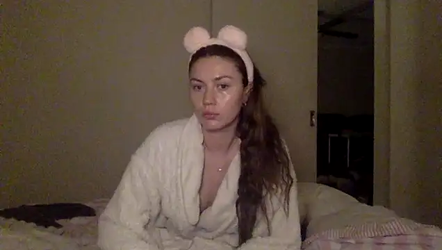 Snapshot of daisycollins chatting on 05.29.26 daisycollins online show from 05.29.26