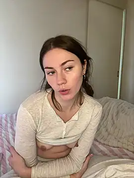 Snapshot of daisycollins chatting on 06.28.26 daisycollins online show from 06.28.26